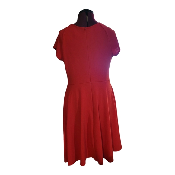 Women's Modcloth Red Fit to Flare Dress Short Sleeve V-neckline Lined Skirt EUC - Picture 4 of 10